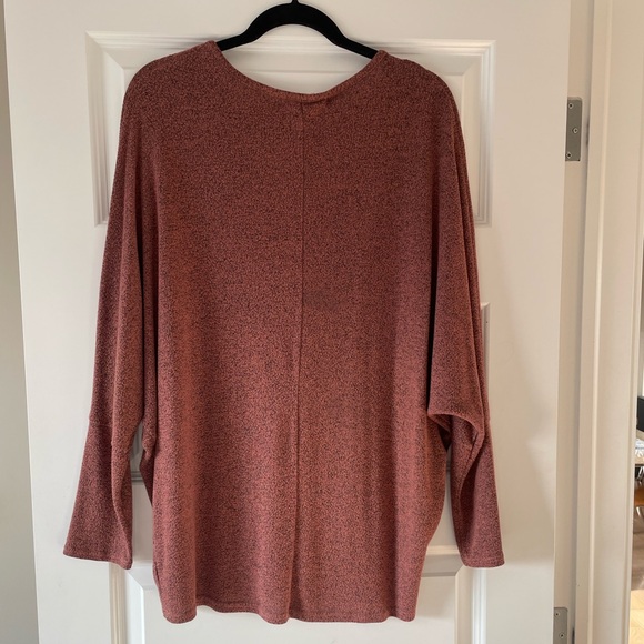 Workhall vneck top size L - Picture 2 of 3